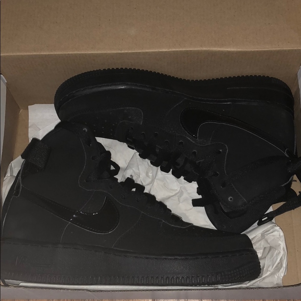 Nike black high top air force 1